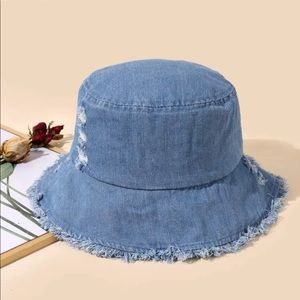 SHEIN | Ripped Bucket Hat | *NEVER WORN 💙